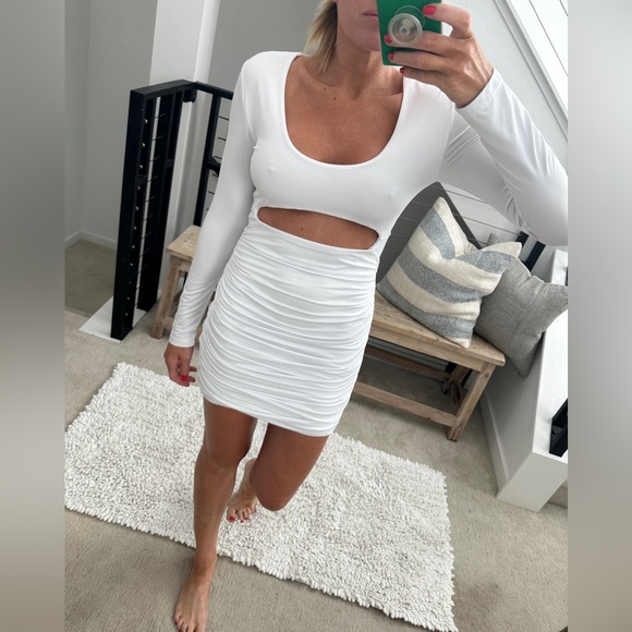 White scoop neck cut out long sleeve ruched bodycon mini dress winter formal M - Picture 3 of 12